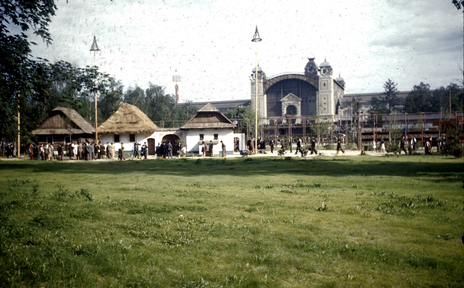 1948 kopie lidových staveb na sl. zem. výst. Foto B. Černý