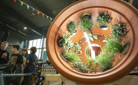 SASA8801-makers_f_2025