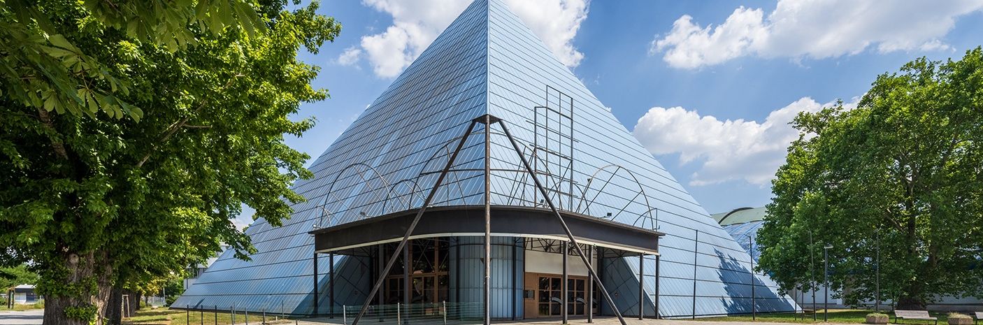 pyramida 1408x464